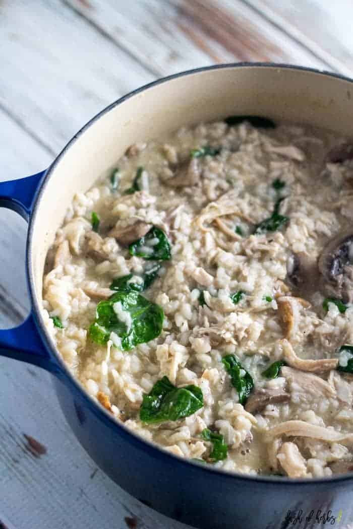 https://dashofherbs.com/wp-content/uploads/2017/05/Creamy-Risotto-with-Chicken-Spinach-1.jpg