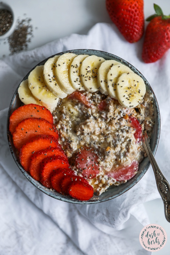 Strawberry Banana Overnight Oats - Dash of Herbs